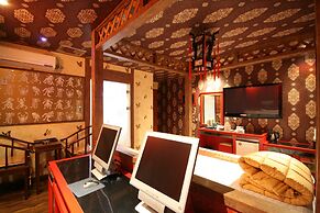 Hera Hotel