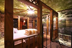 Hera Hotel