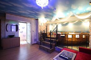 Hera Hotel
