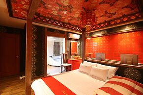 Hera Hotel