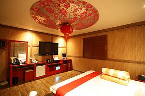 Hera Hotel