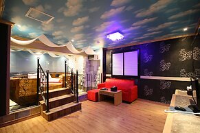 Hera Hotel