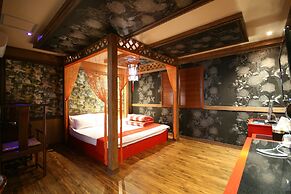 Hera Hotel
