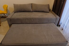 1BR Midtown Signature Apartment with Sofa Bed