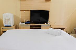 Minimalist Studio Room Great Western Apartment