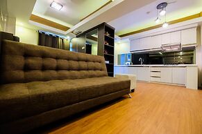 Spacious Studio Room at Green Pramuka Apartment