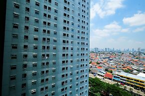 Spacious Studio Room at Green Pramuka Apartment