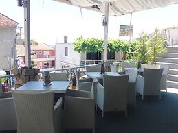 Prag Apartments & Rooms