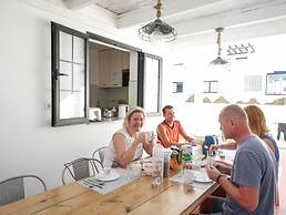Surfers Retreat - Hostel - Adults Only