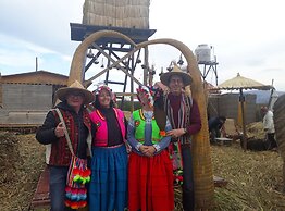 Uros Amaru Marka Lodge