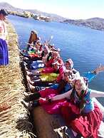 Uros Amaru Marka Lodge