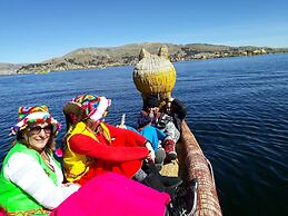 Uros Amaru Marka Lodge