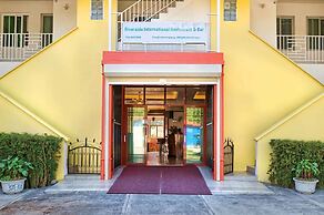 Riverside Hotel