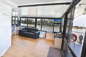 All Seasons Houseboats