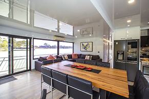 All Seasons Houseboats