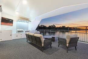 All Seasons Houseboats