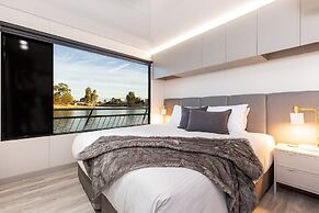 All Seasons Houseboats