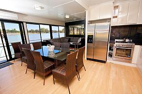 All Seasons Houseboats