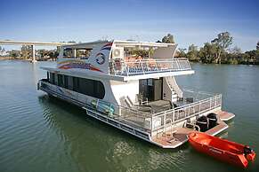 All Seasons Houseboats