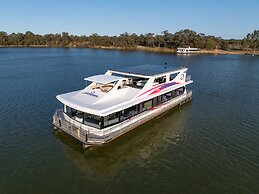All Seasons Houseboats