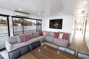 All Seasons Houseboats