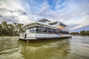 All Seasons Houseboats