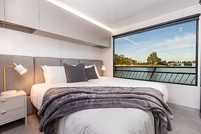 All Seasons Houseboats