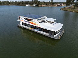 All Seasons Houseboats