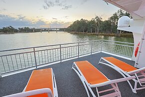 All Seasons Houseboats