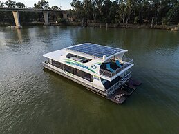 All Seasons Houseboats