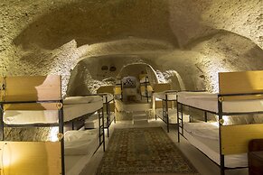 Kamelya Cave Hostel - Adults Only