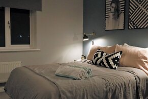 Spacious Townhouse - Netflix & Parking