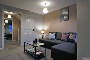 Spacious Townhouse - Netflix & Parking