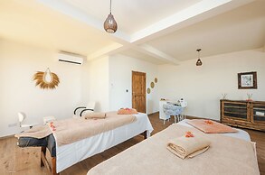 Clove Island Villas & SPA