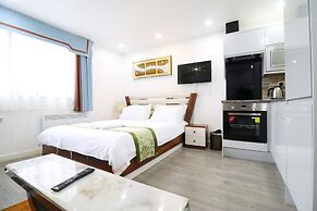 Queen Stay Apartments