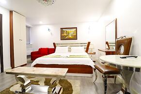 Queen Stay Apartments