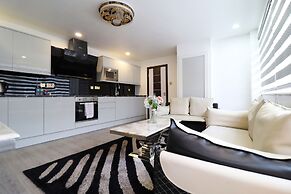 Queen Stay Apartments