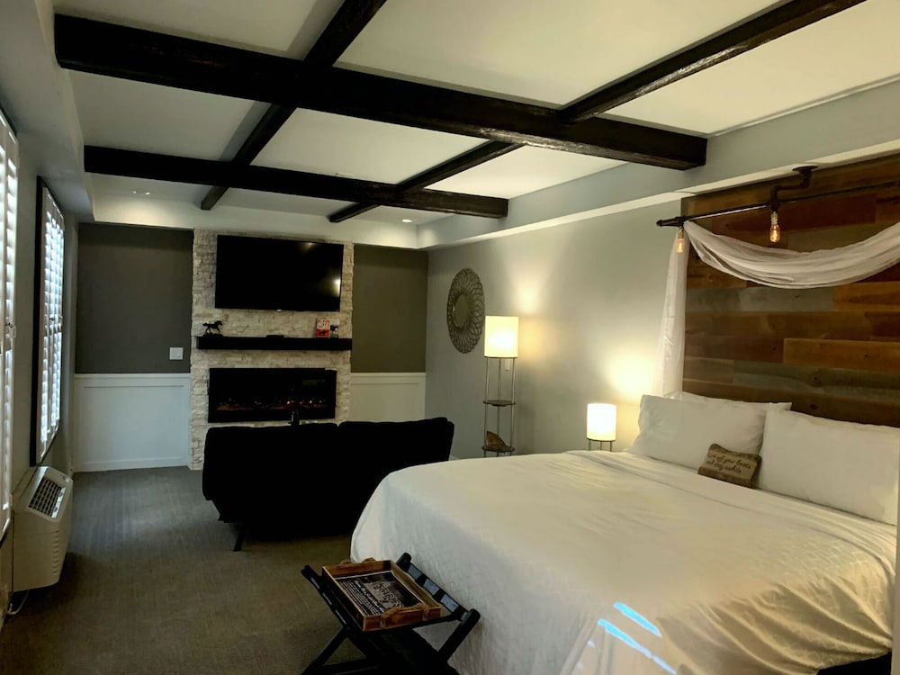 Cedar Stables Inn and Suites