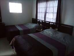 Over The Hill - Guesthouse & Residence