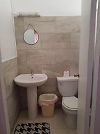 Over The Hill - Guesthouse & Residence