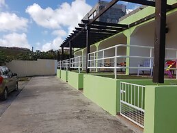 Over The Hill - Guesthouse & Residence