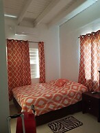 Over The Hill - Guesthouse & Residence