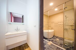 Anich Fashion Inn