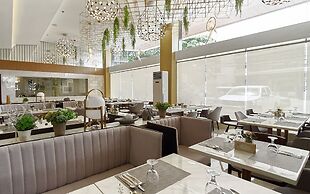 J7 Plaza Hotel