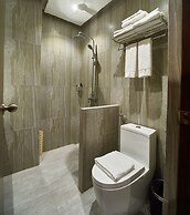 J7 Plaza Hotel