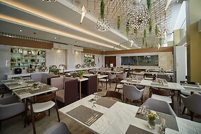 J7 Plaza Hotel