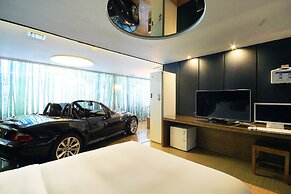 H Drive Hotel