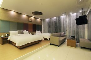 H Drive Hotel