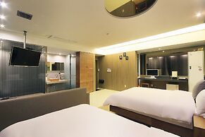H Drive Hotel