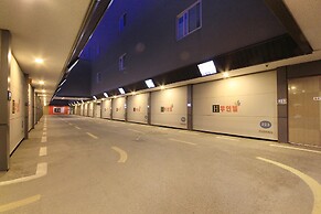 H Drive Hotel